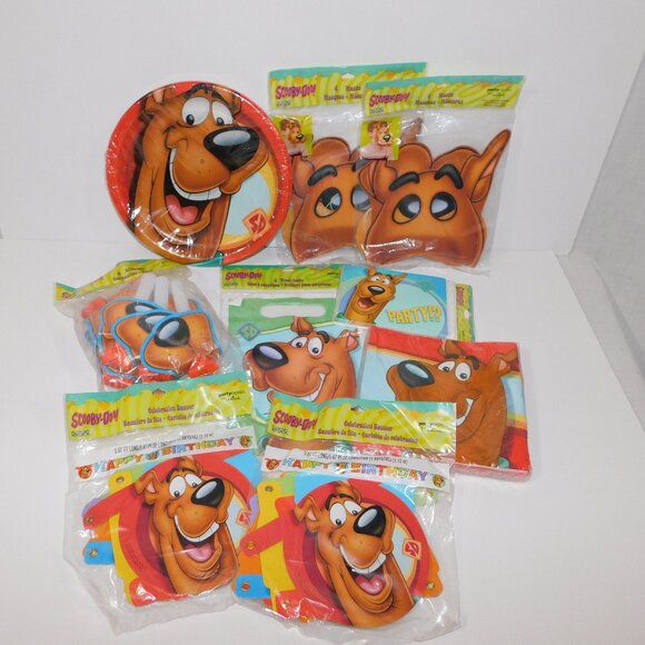 Hallmark Scooby Doo Birthday Party Supplies Lot for 8 Plates invitations Bags - Picture 1 of 6